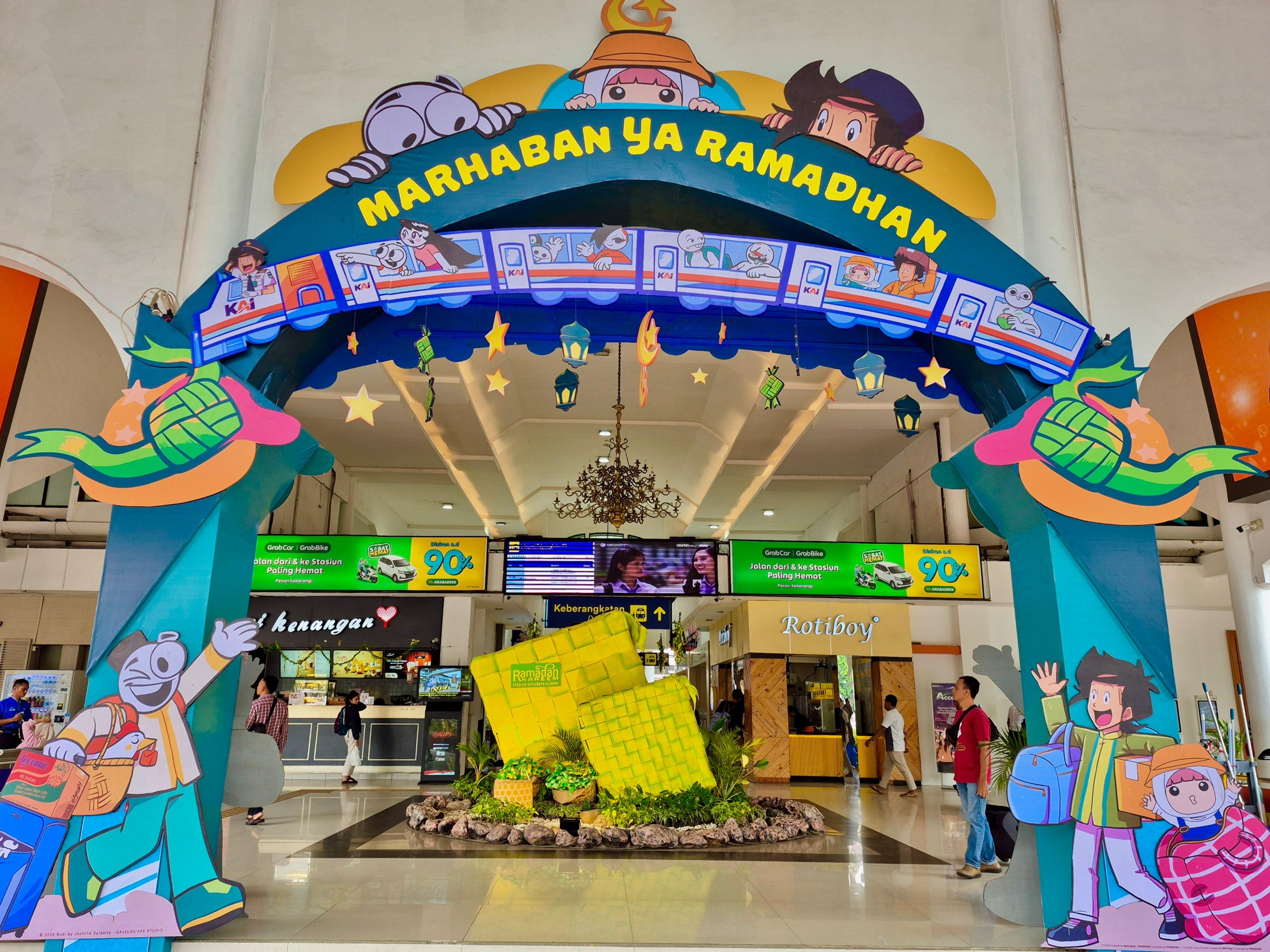 Lebaran 2025 Lebih Berwarna! KAI Suguhkan Dekorasi Tematik dengan Tokoh Kartun Lokal