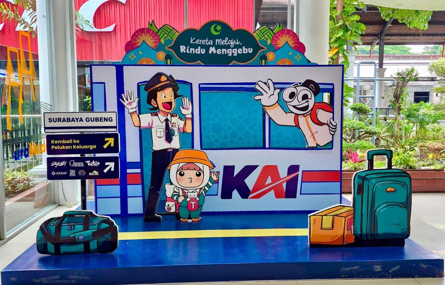KAI Angkat Karya Anak Bangsa: Tematik Lebaran dengan Tokoh Kartun di Stasiun