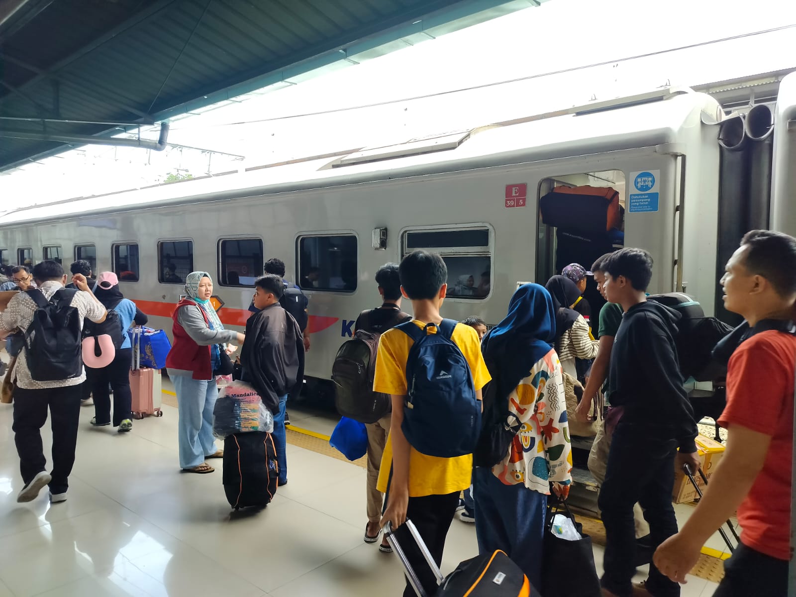 Tiket Cepat Habis! Inilah 10 Kereta Ekonomi Paling Dicari Saat Mudik Lebaran