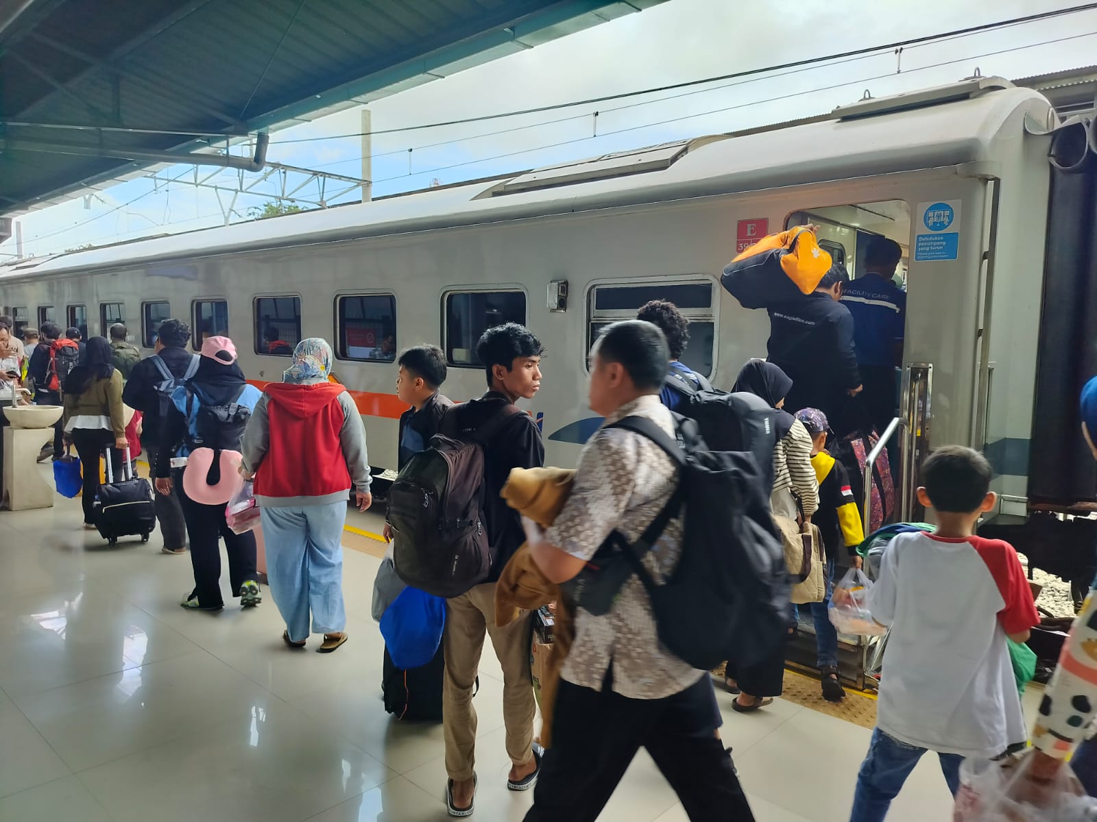 KAI Layani 1,2 Juta Penumpang, Tiket Terjual Hampir 3,2 Juta Hingga 28 Maret