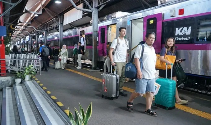 Lonjakan Penumpang Tiba di Stasiun Wilayah Daop 4 Semarang Saat Angkutan Lebaran