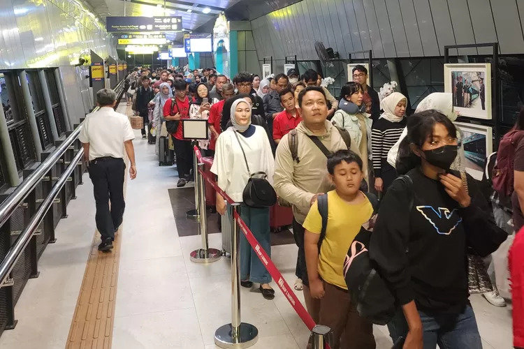 Lonjakan Penumpang Kereta Api di Daop 2 Bandung Saat Libur Waisak 2025 Capai 168 Ribu