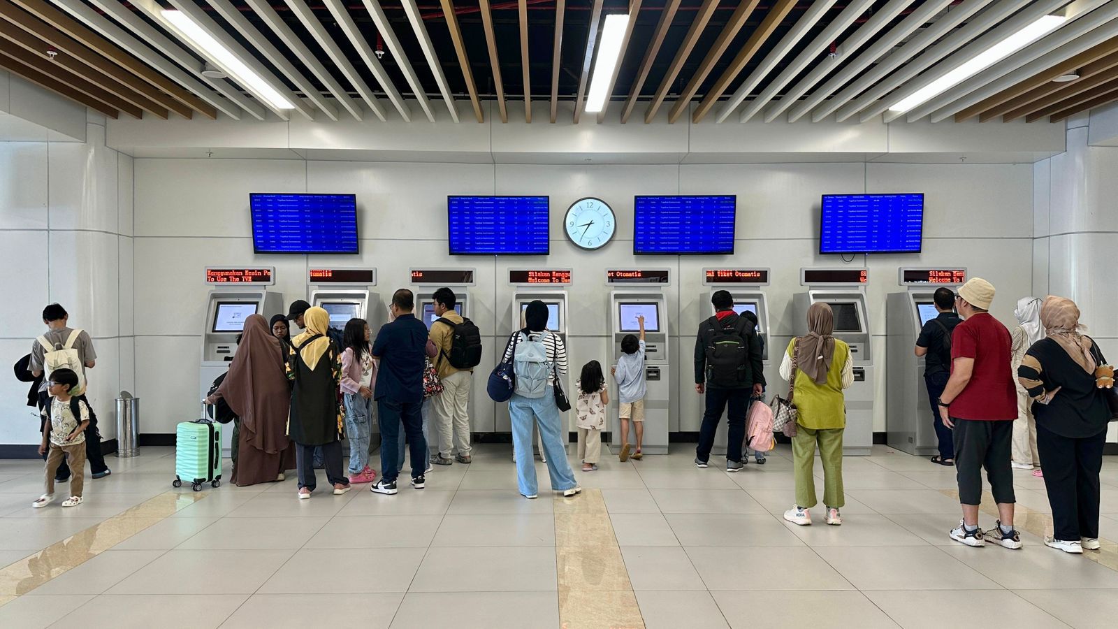 Lonjakan Penumpang di Libur Waisak, KCIC Perkuat Layanan