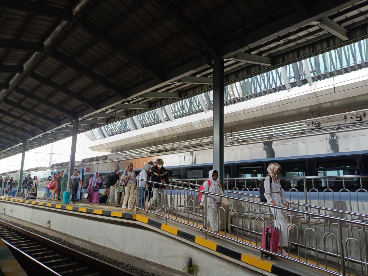 (Foto) Lonjakan Penumpang Tunjukkan Kepercayaan Tinggi terhadap Layanan KAI