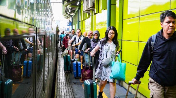 Waisak 2025, KAI Daop 1 Catat Rekor Pelayanan 371.202 Penumpang