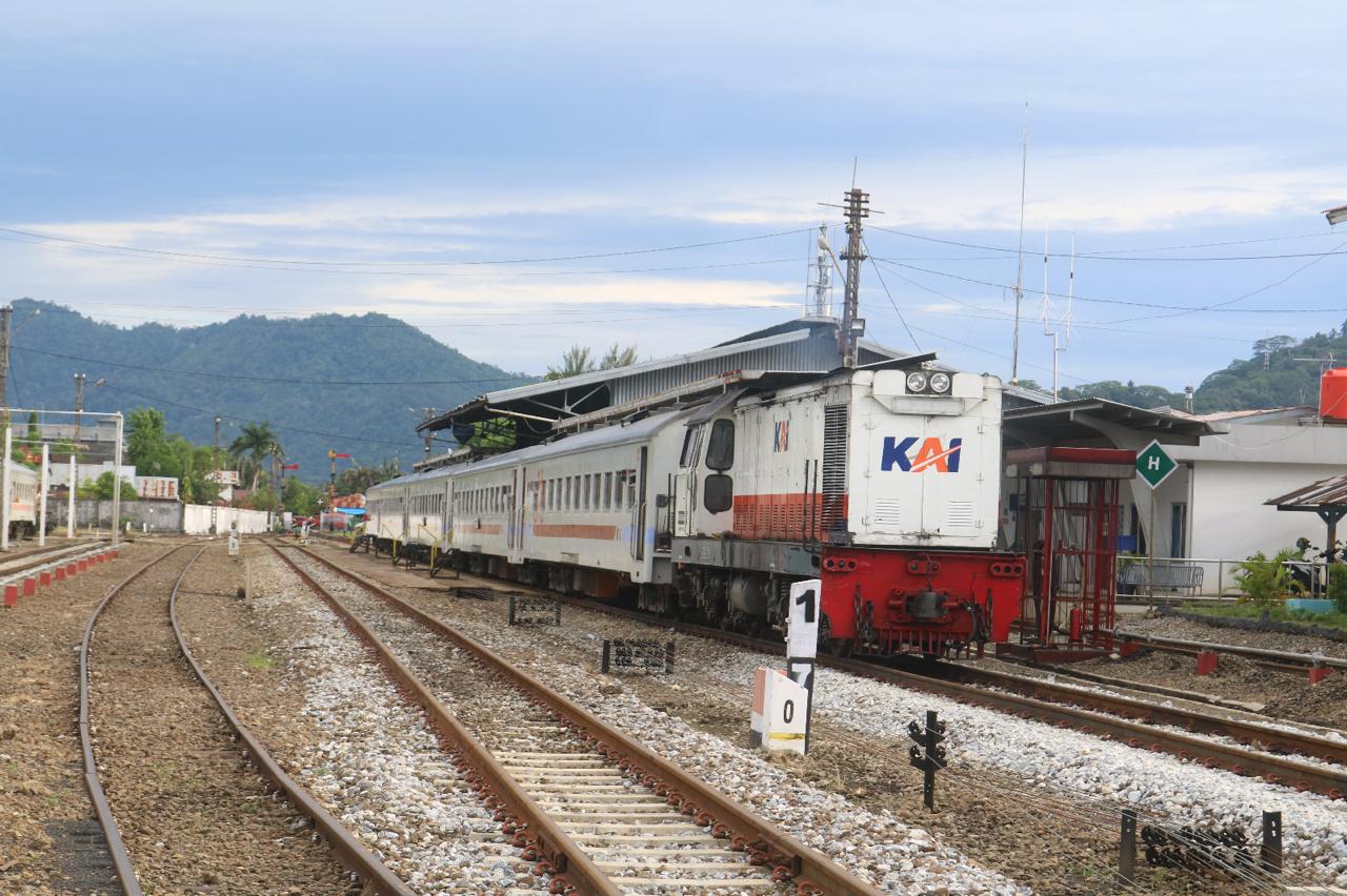 Eksplor Alam dan Budaya Minang Lewat Rel: Solusi Wisata Hemat di Sumatera Barat