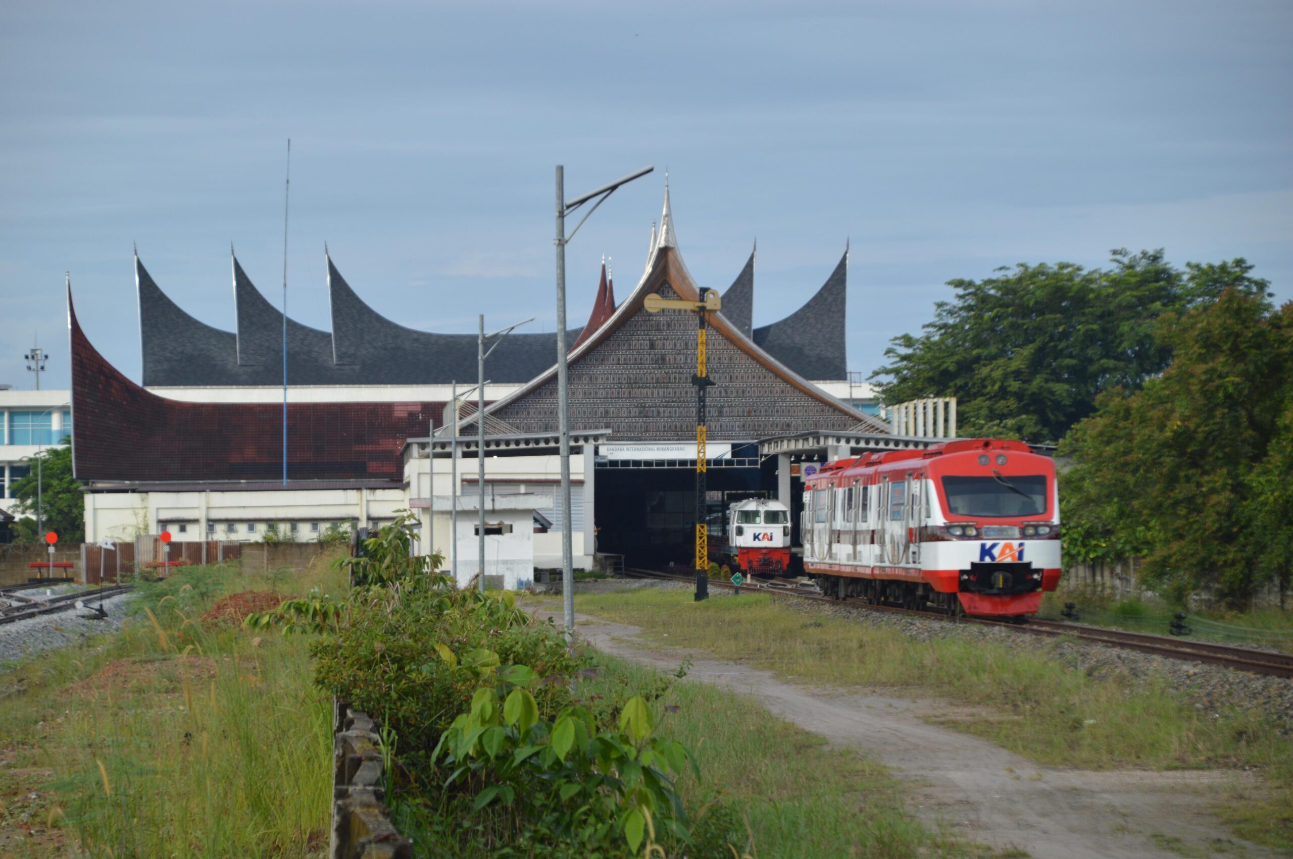 Eksplorasi Sumatera Barat Lebih Mudah dengan Layanan Kereta Api Ramah Wisatawan