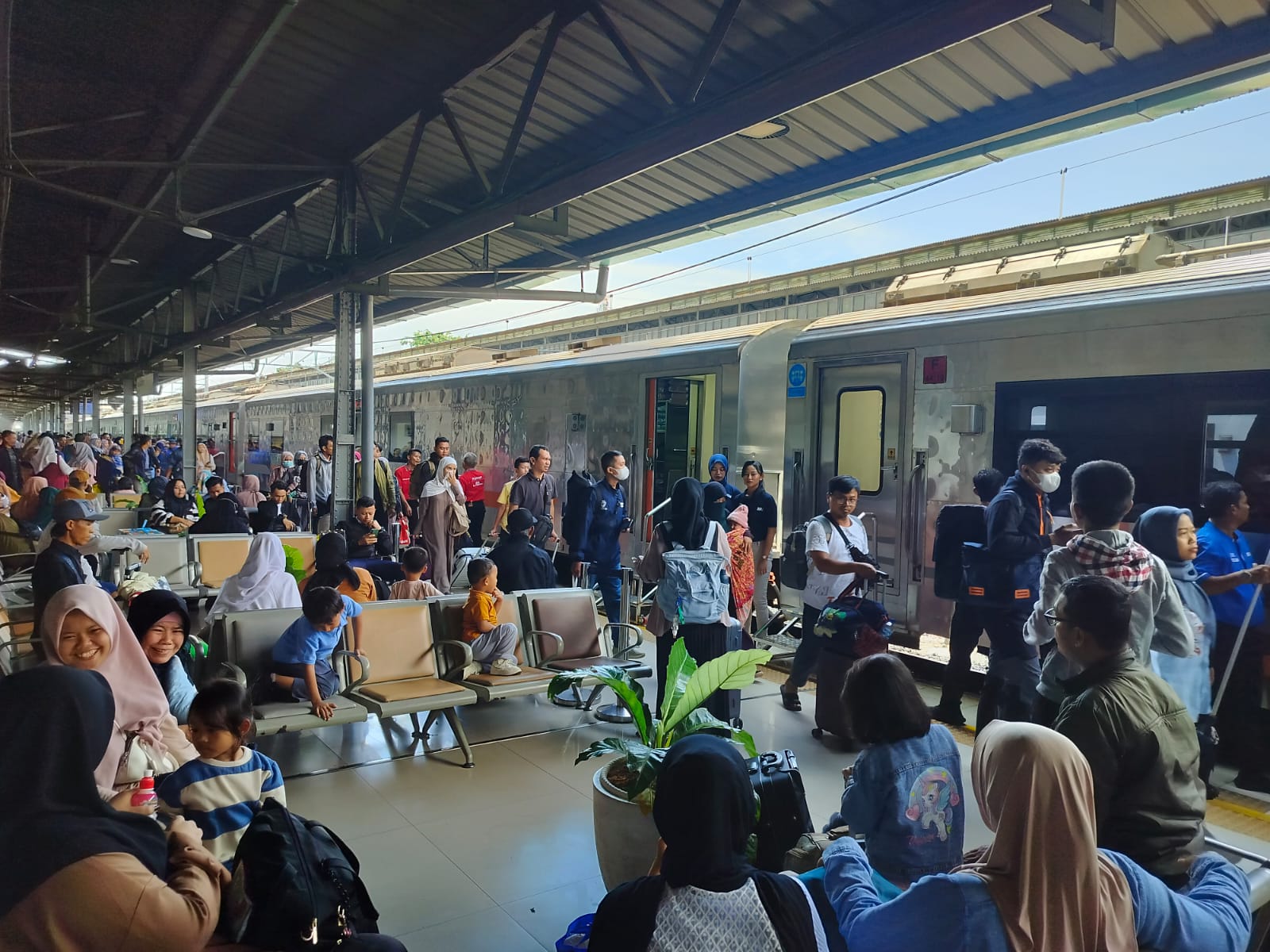 KAI Hadapi Libur Waisak 2025 dengan 980 Ribu Kursi dan 2.441 Perjalanan KA