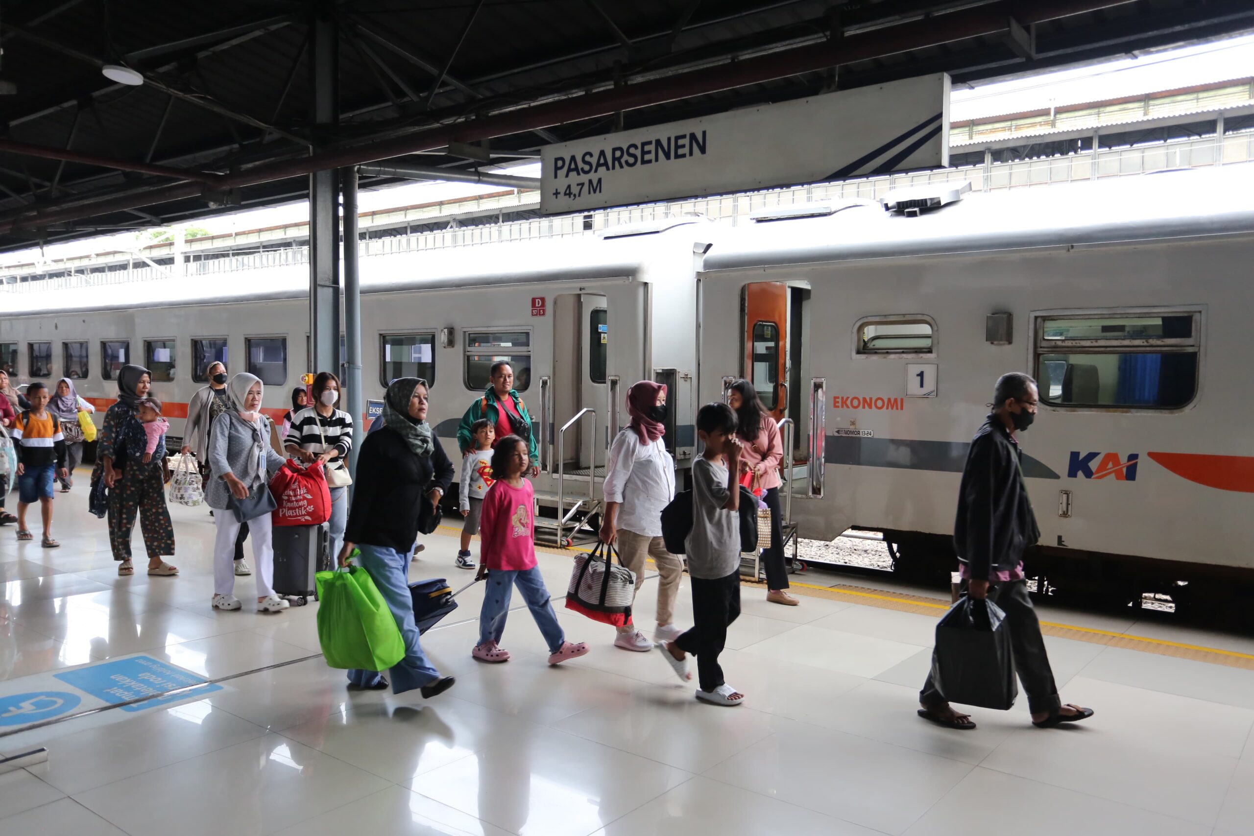 Liburan Waisak Aman dan Nyaman, KAI Sediakan 980 Ribu Kursi dan 2.441 Perjalanan