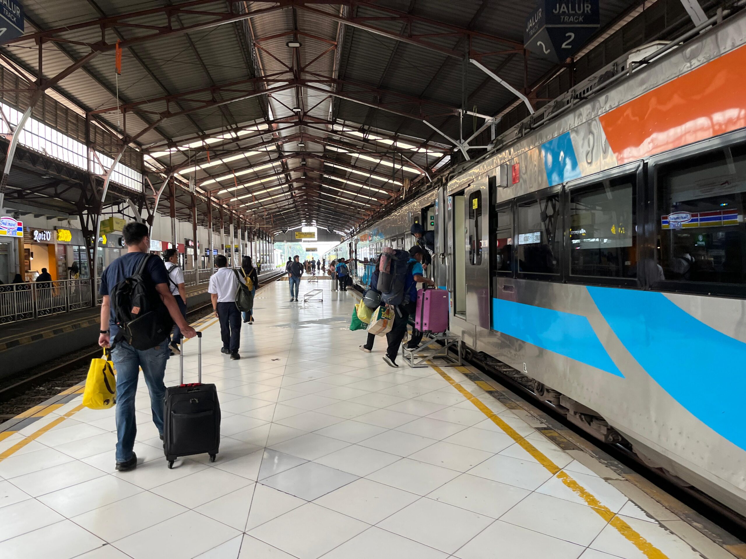 KAI Daop 5 Perbanyak 17 Keberangkatan Kereta Setiap Hari untuk Libur Panjang Waisak dan Siapkan Layanan Prima
