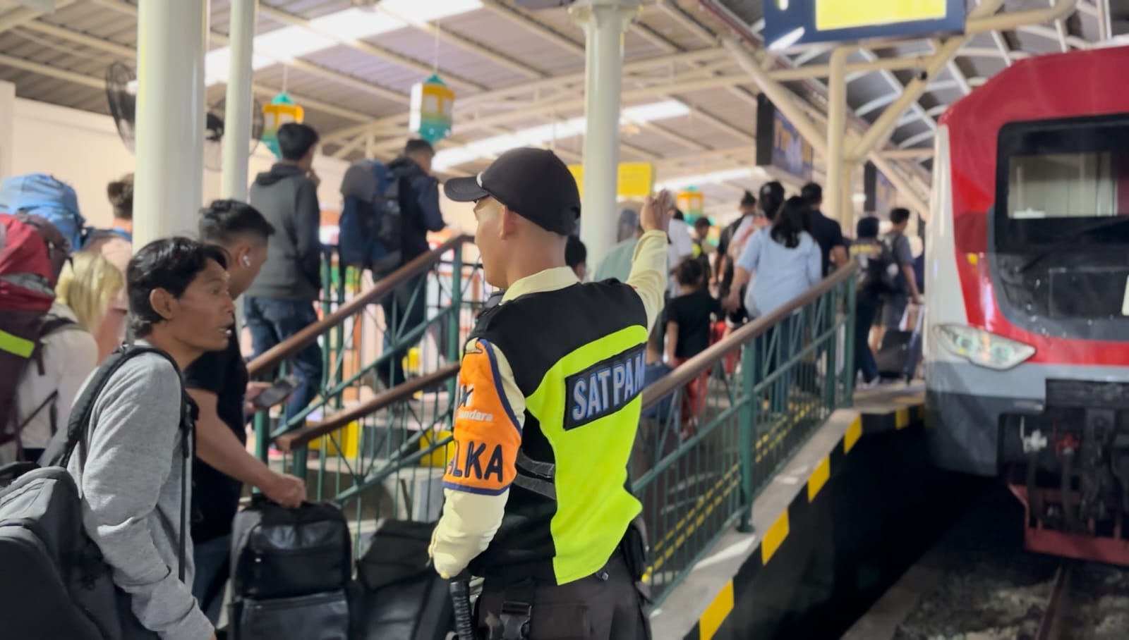 KAI Bandara Layani Ratusan Ribu Penumpang Saat Waisak, Medan Paling Ramai