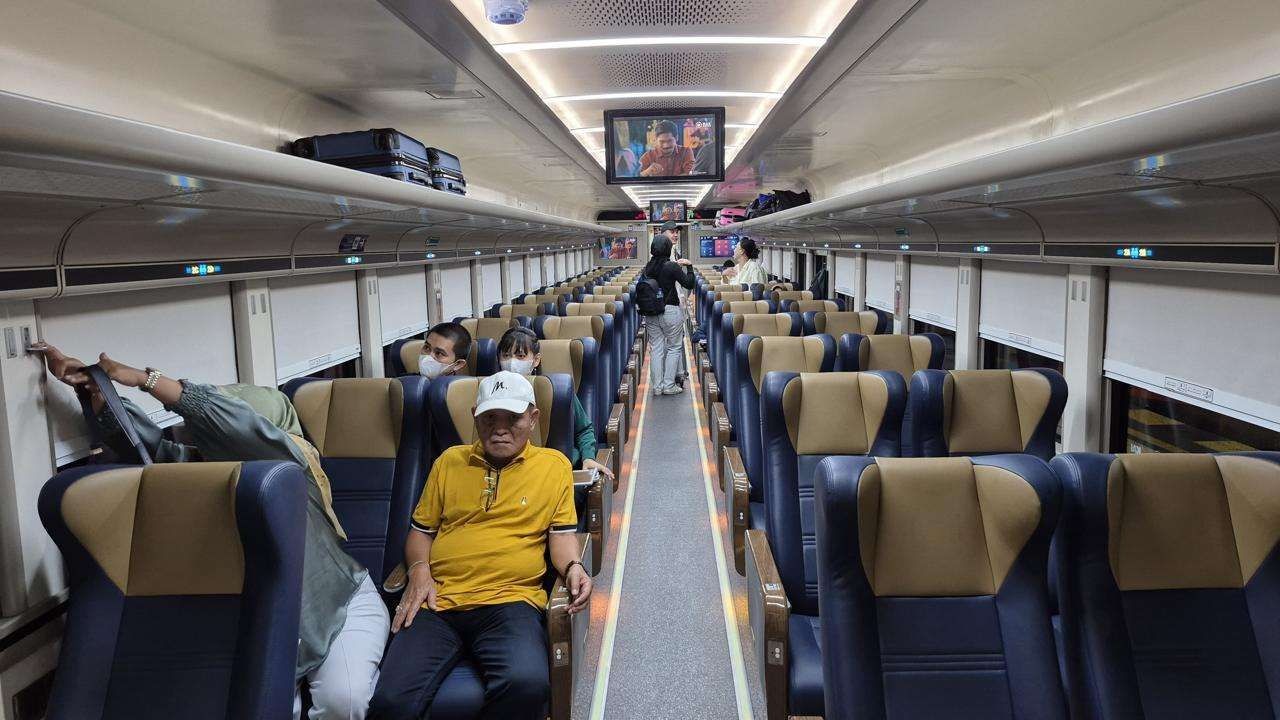 Wisatawan Padati Kereta Daop Yogyakarta Saat Waisak, Okupansi Sentuh 114 Persen