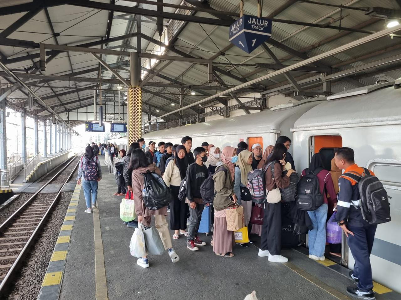 1,5 Juta Penumpang Memilih Kereta Ekonomi di Daop 6 Yogyakarta, Bukti Kepercayaan Publik
